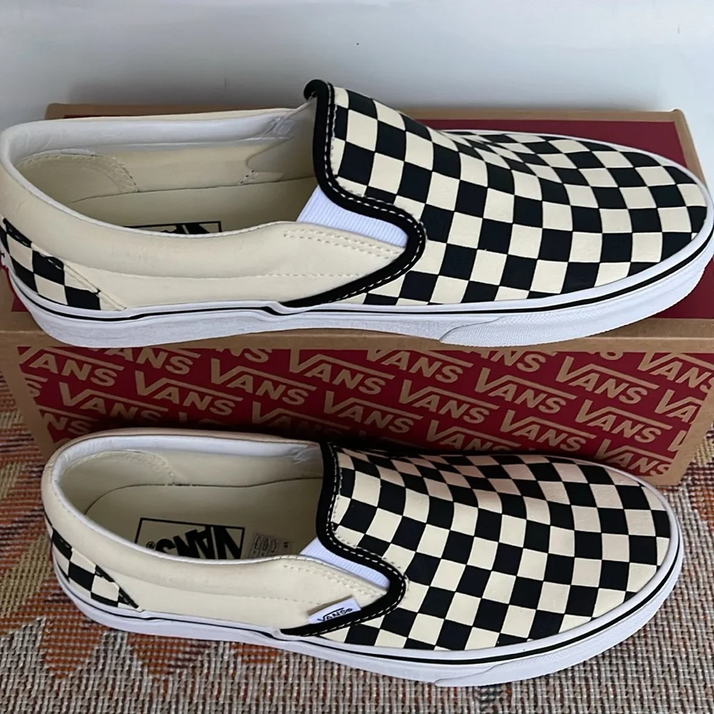 Vans Men’s Classic Slip-On
BIk&Whtchckerboard/Wht
VN000EYEBWW
Sneakers - Picture 4 of 16